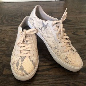 Women’s Cole Haan shoes 👟 size 8